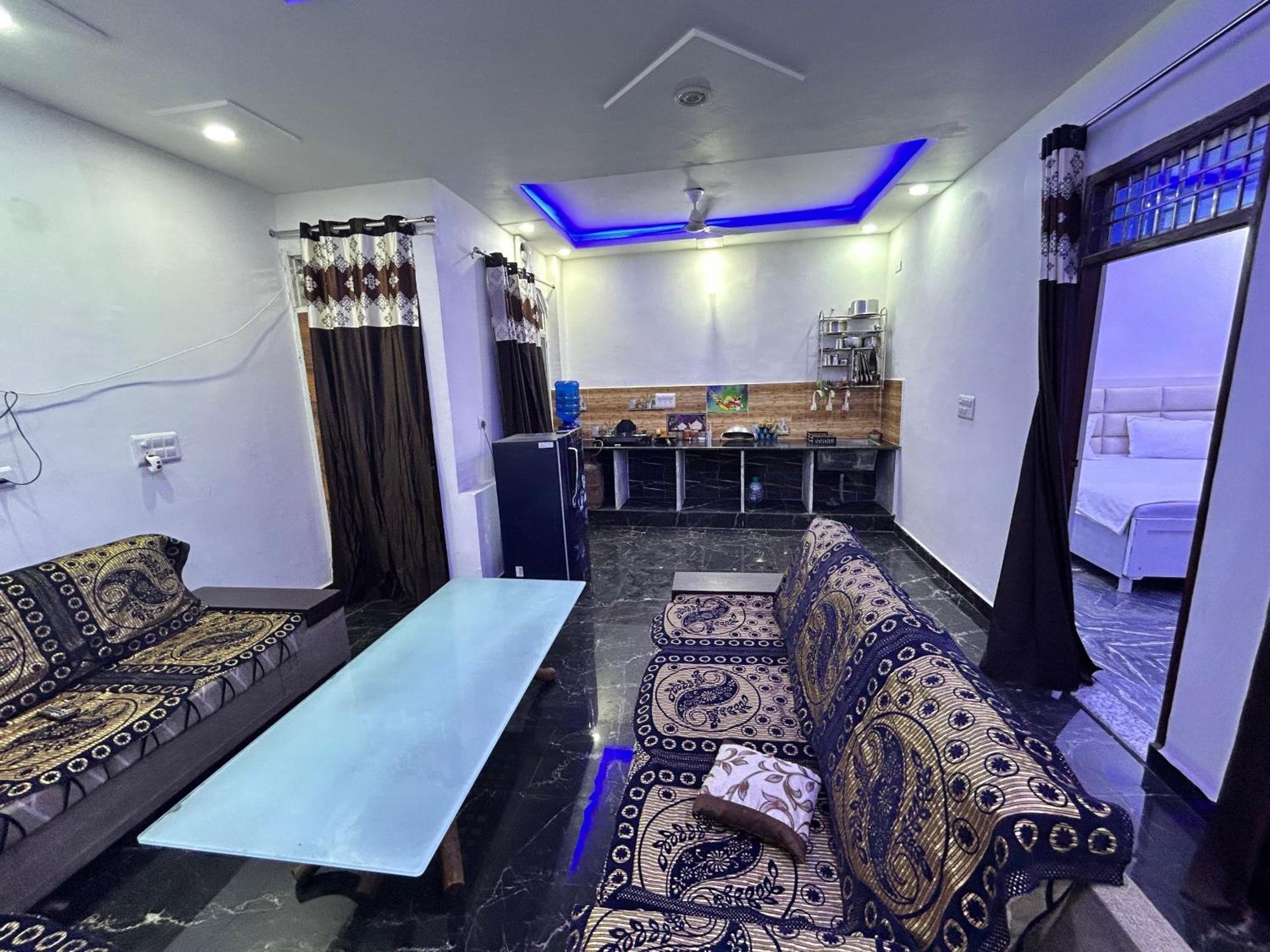 Holiday home 4 Bedroom In Vrindavn